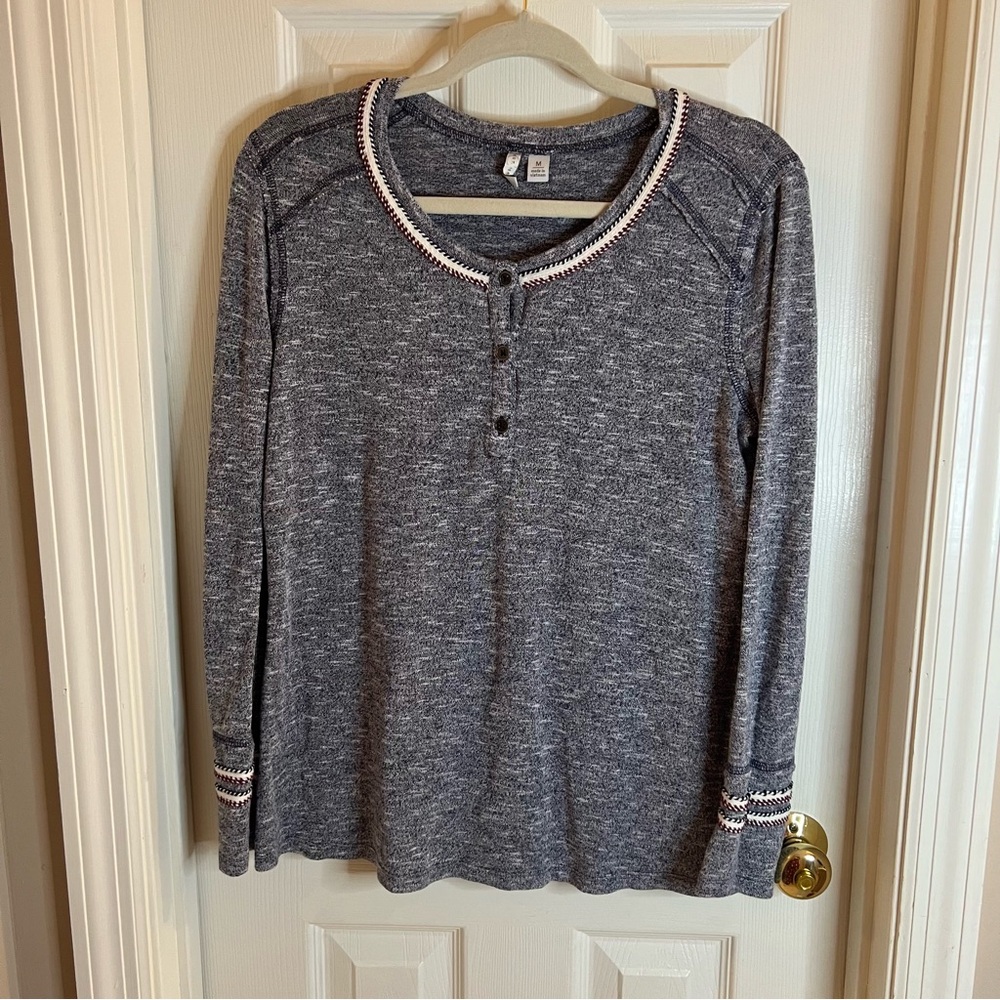 Cute grey shirt